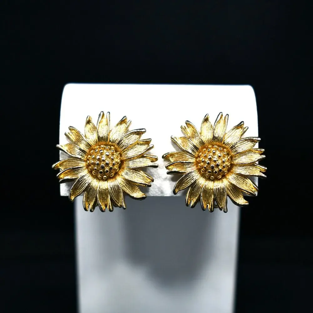 Vintage Lisner Sunflower Earrings, Gold Plated Clip Ons, 1960s Jewelry